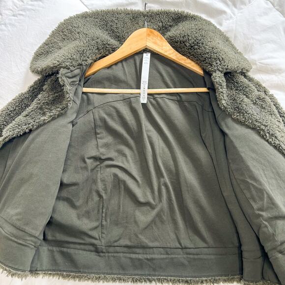 NWOT Lululemon Textured Fleece Button Jacket Dark Olive Sherpa Size 6 - Picture 8 of 9